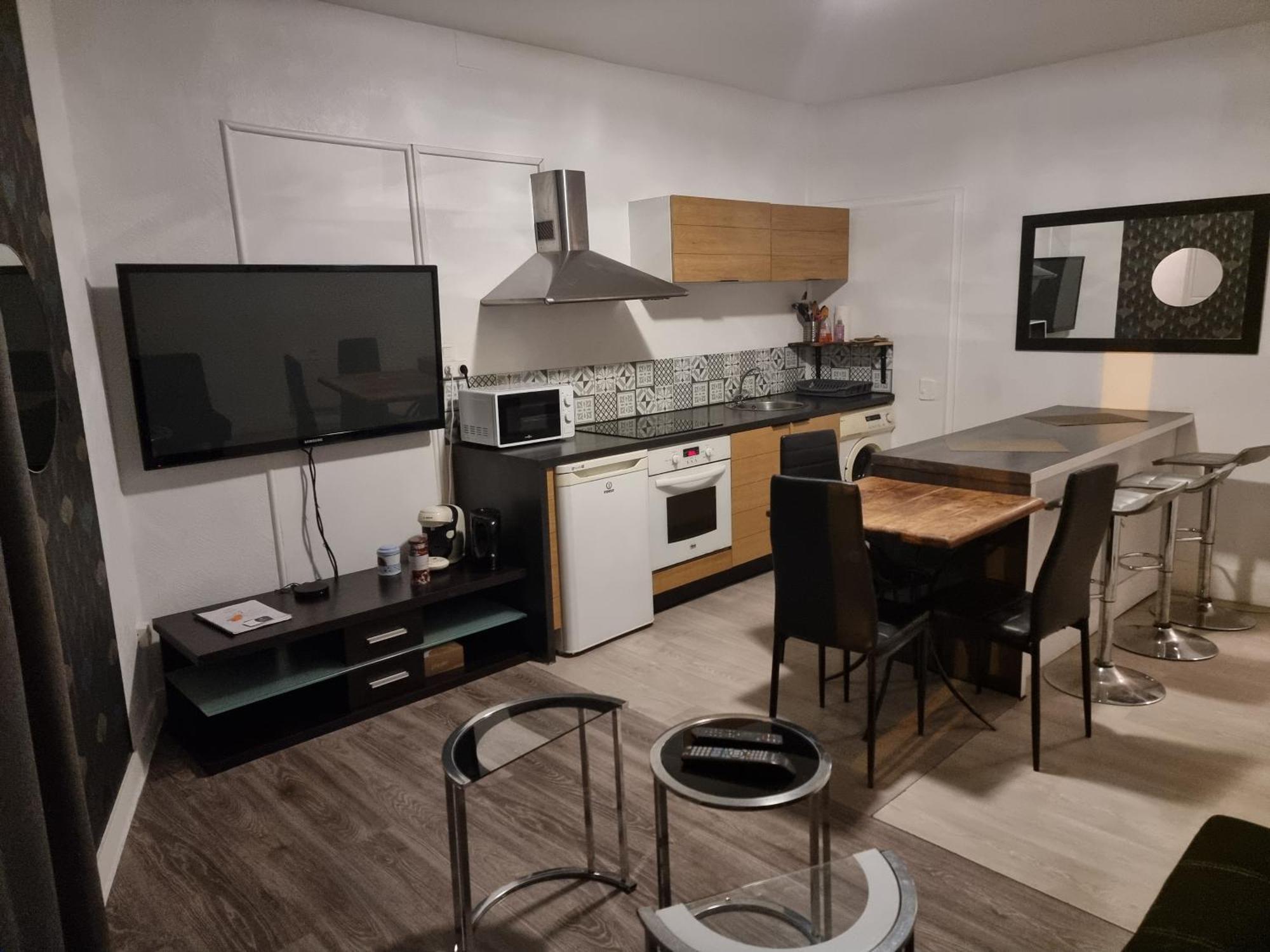 Gite Pour Professionnels En Deplacement - Centre Ville - Parking Gratuit ベラック エクステリア 写真