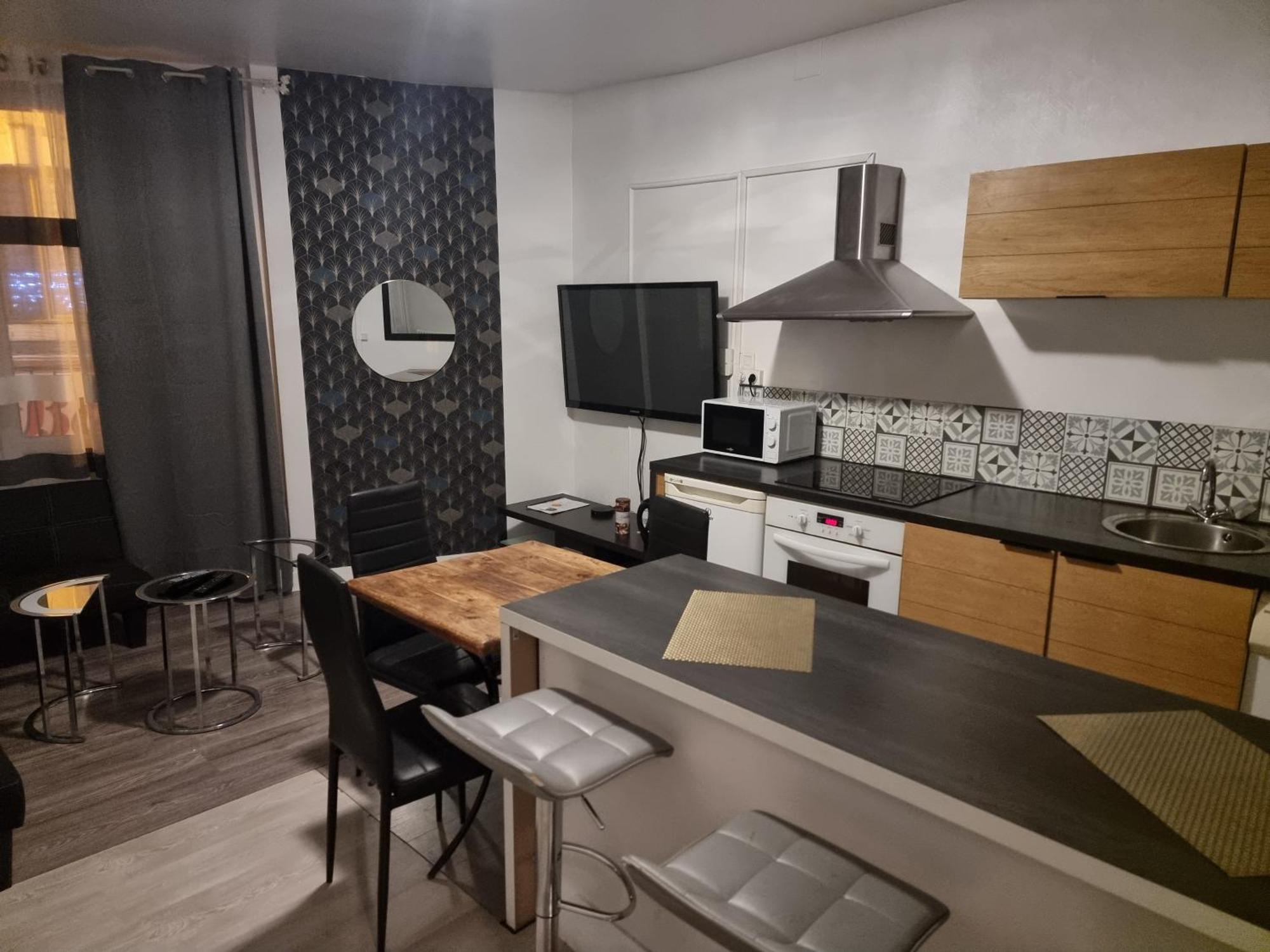 Gite Pour Professionnels En Deplacement - Centre Ville - Parking Gratuit ベラック エクステリア 写真